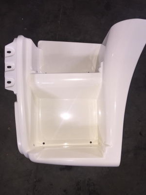 Щиток подножки 6520-8405111 левый (белый) Щиток подножки 6520-8405111 левый (белый)