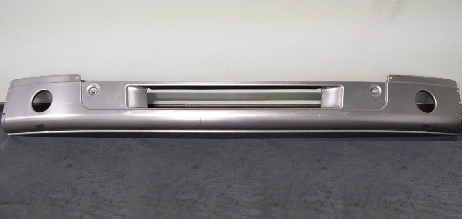 купить Бампер нижний  643019 (центральная часть) металл